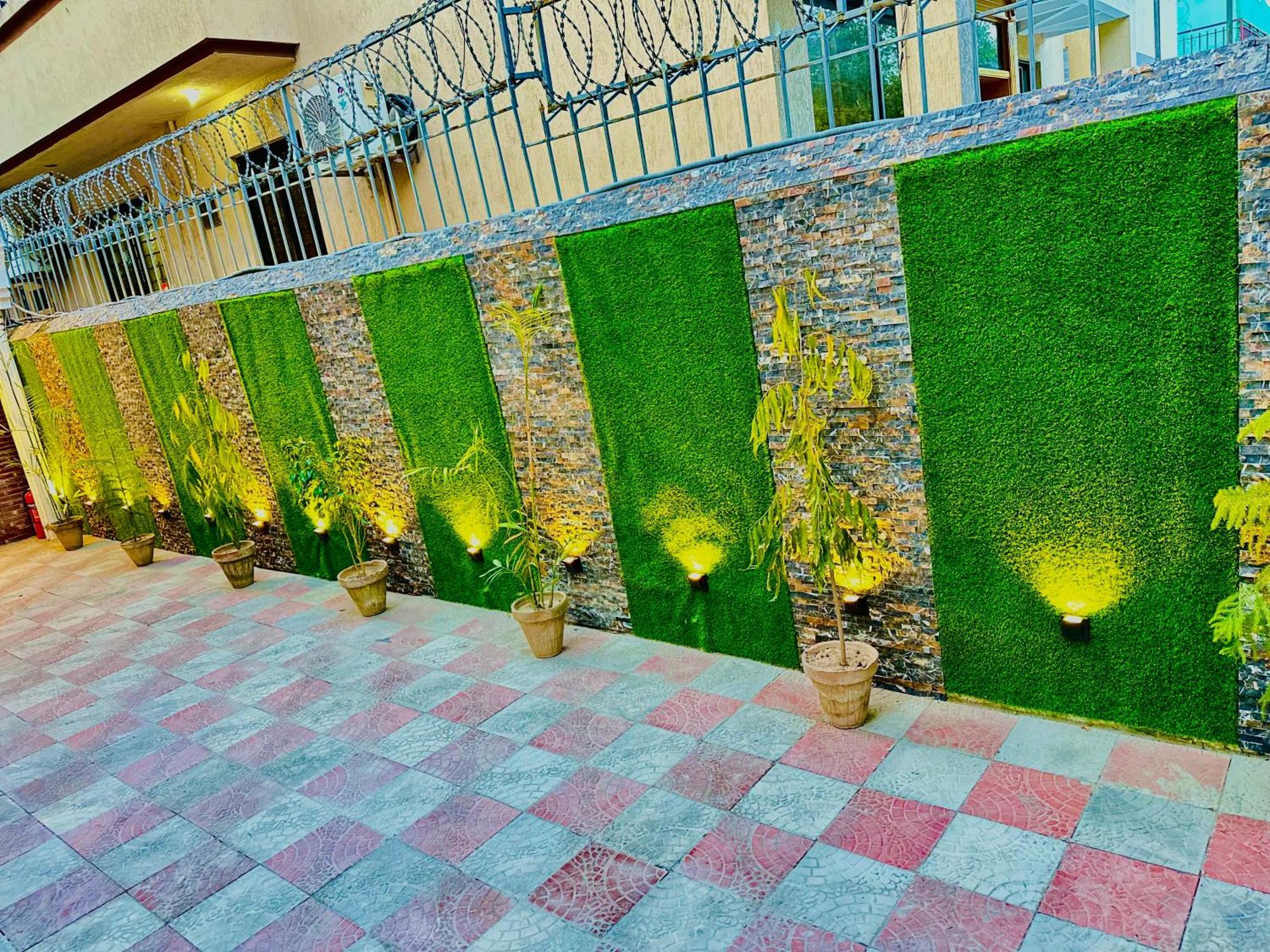 Blue Moon Continental Hotel Islamabad Bagian luar foto