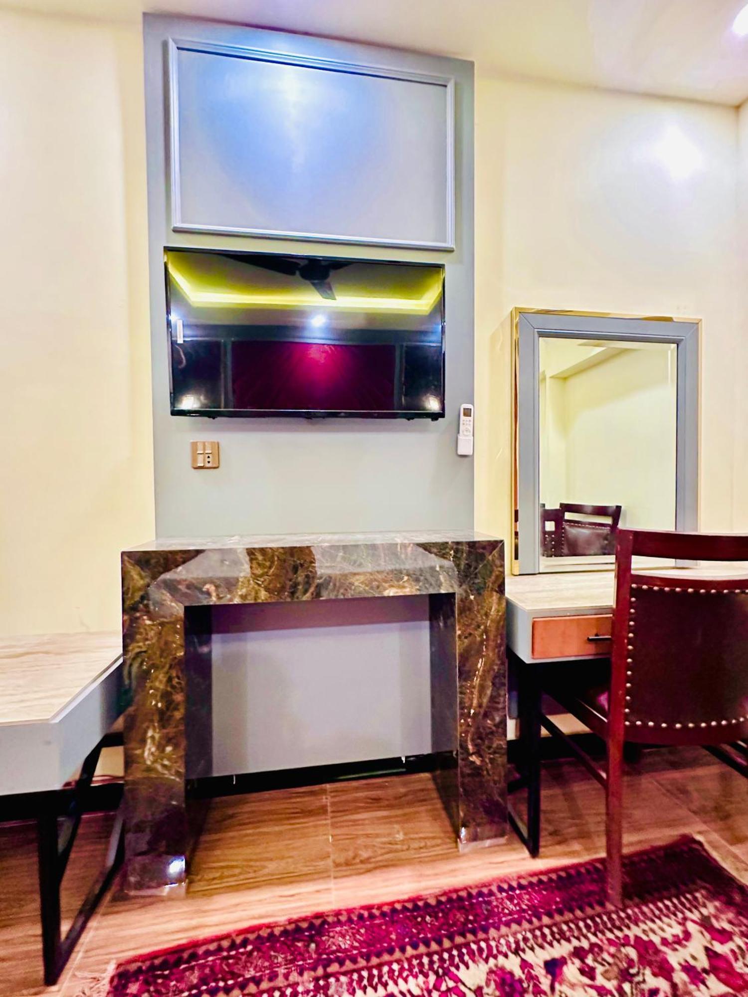 Blue Moon Continental Hotel Islamabad Bagian luar foto