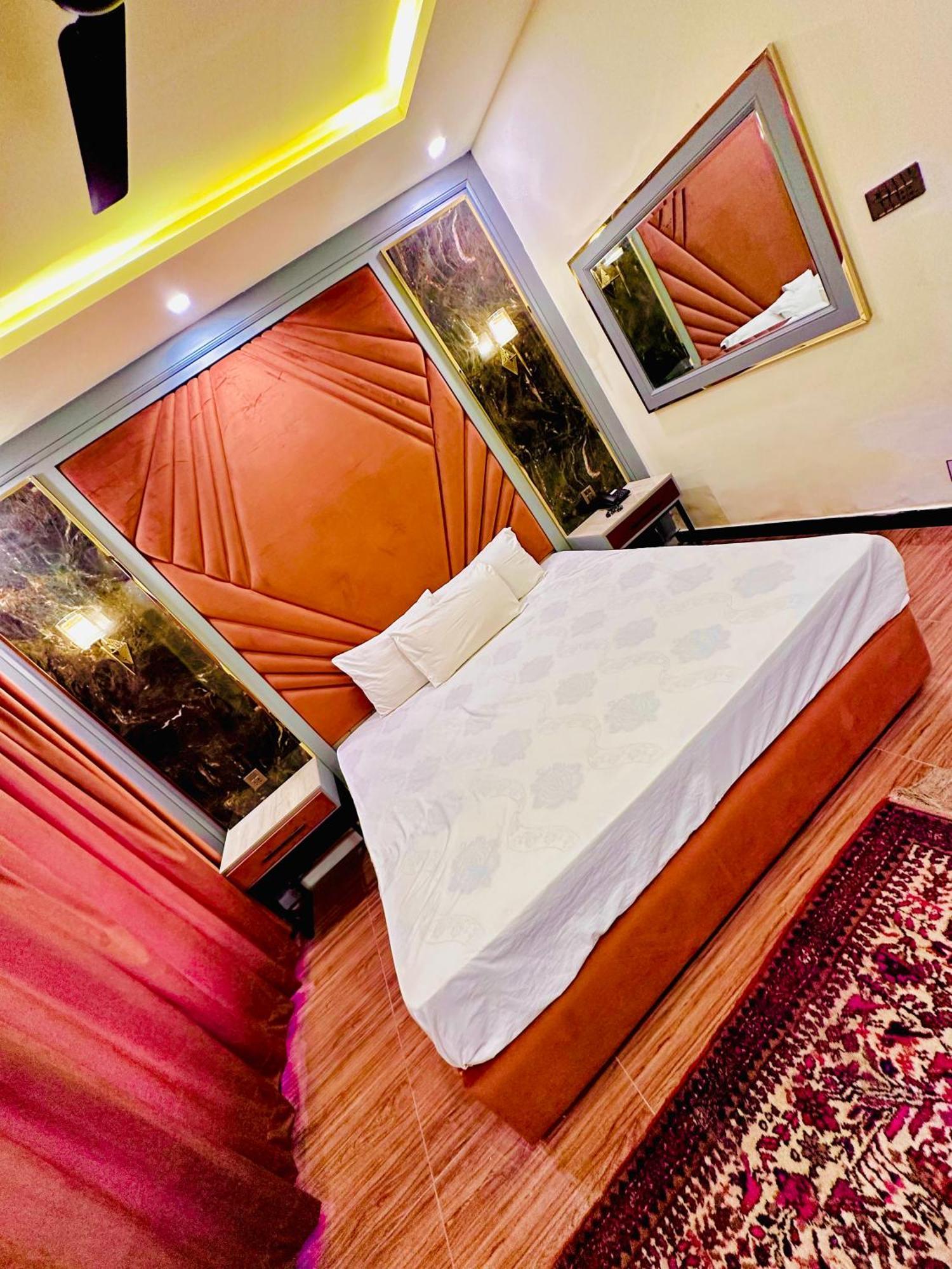 Blue Moon Continental Hotel Islamabad Bagian luar foto