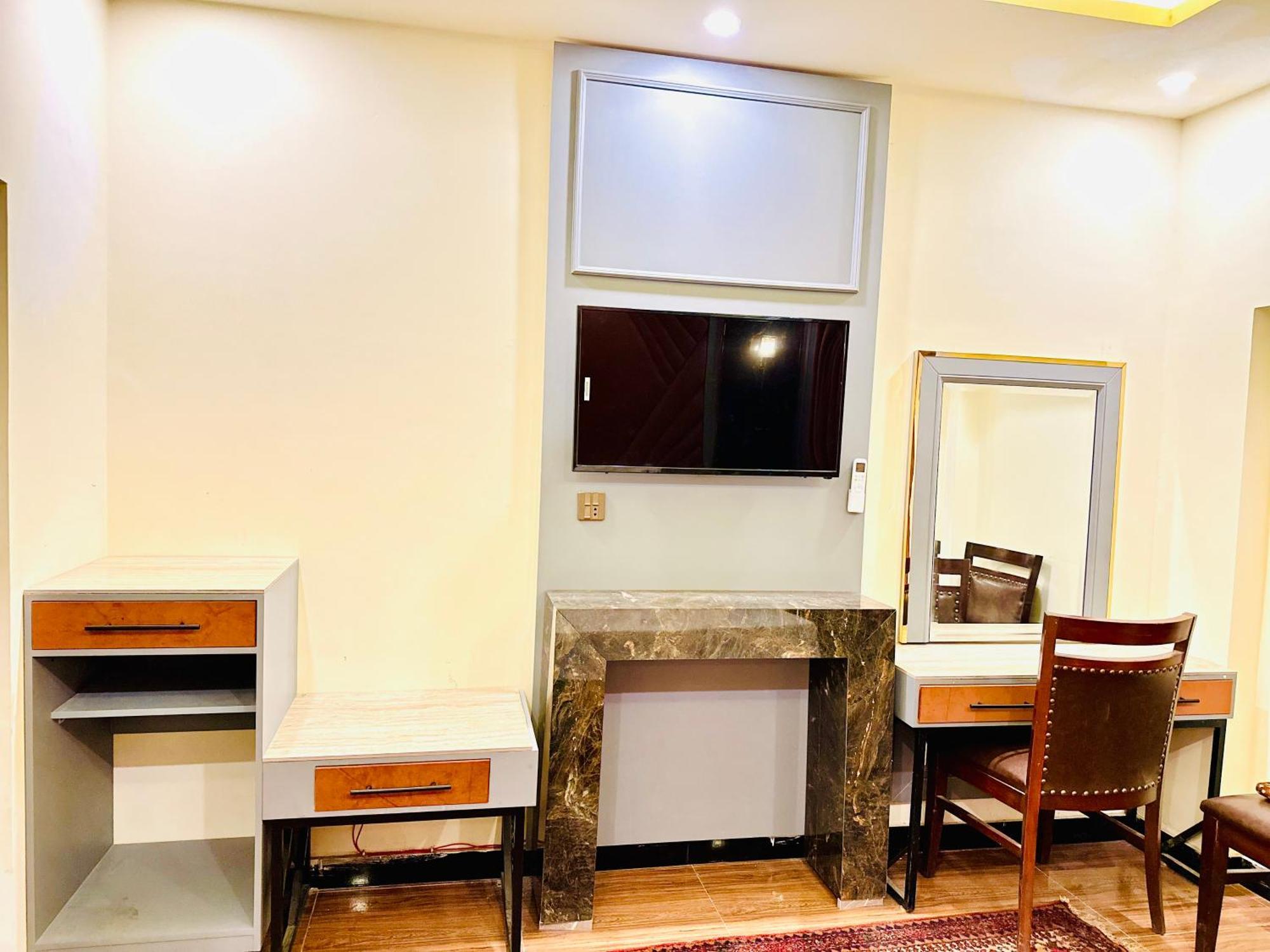 Blue Moon Continental Hotel Islamabad Bagian luar foto