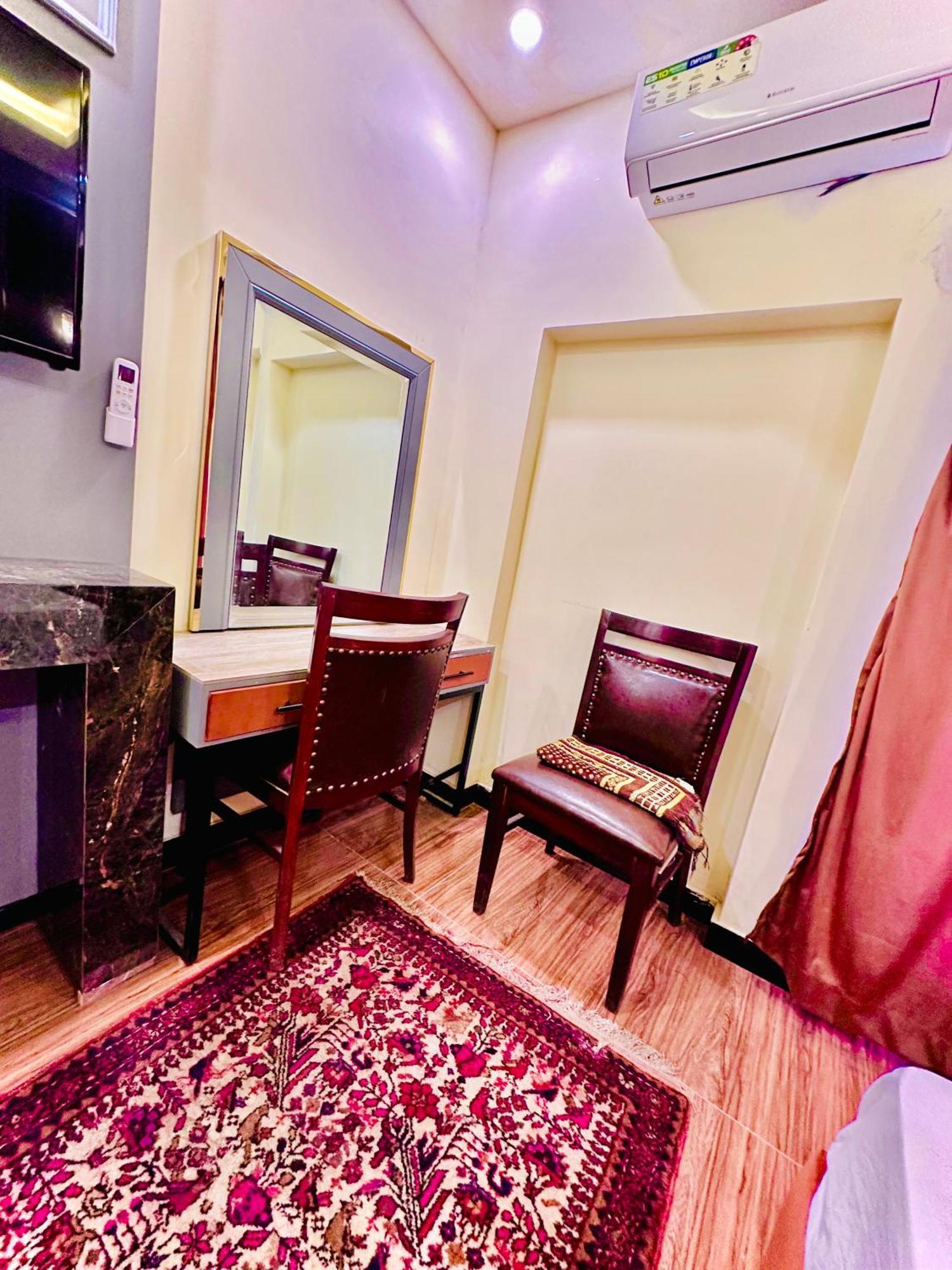 Blue Moon Continental Hotel Islamabad Bagian luar foto