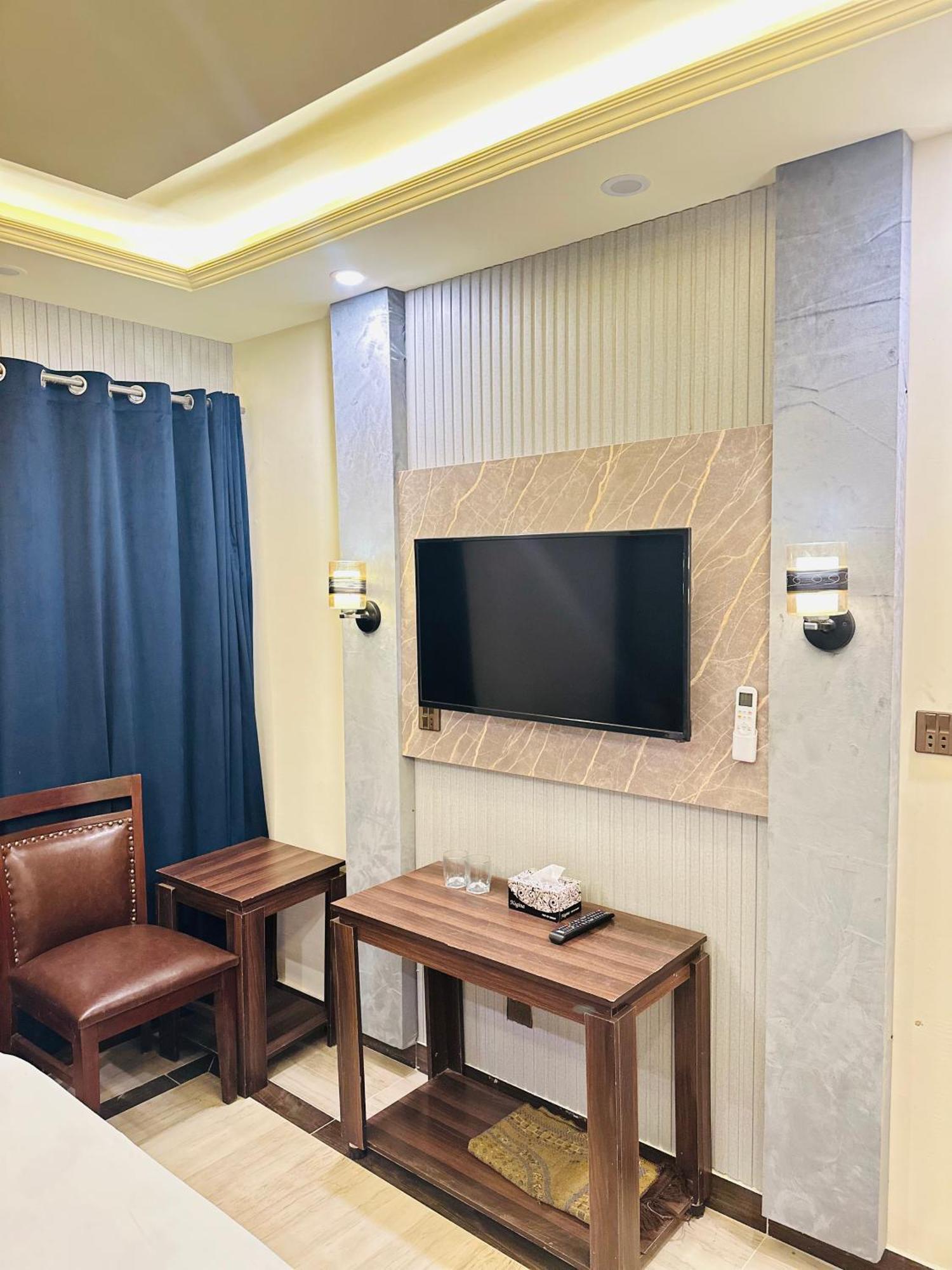 Blue Moon Continental Hotel Islamabad Bagian luar foto