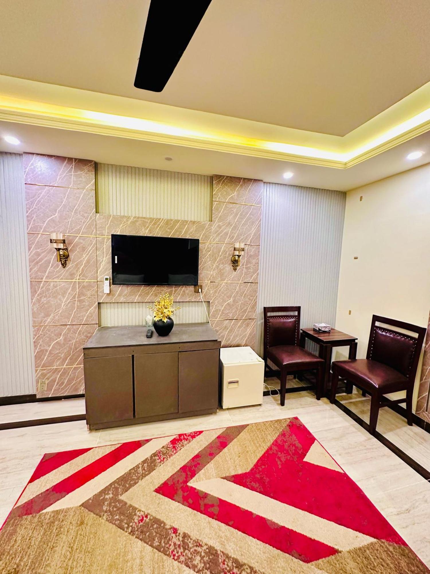 Blue Moon Continental Hotel Islamabad Bagian luar foto