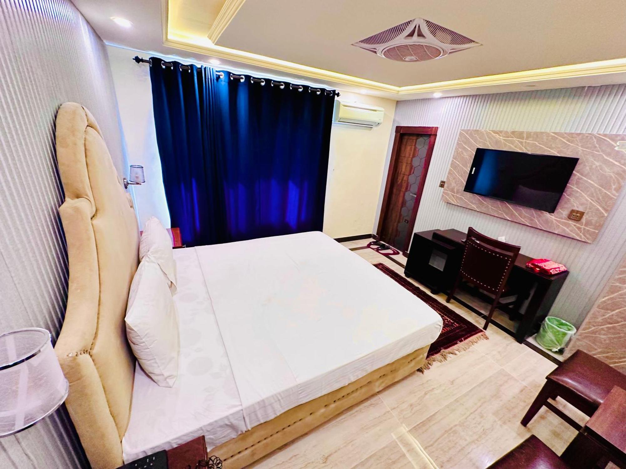 Blue Moon Continental Hotel Islamabad Bagian luar foto