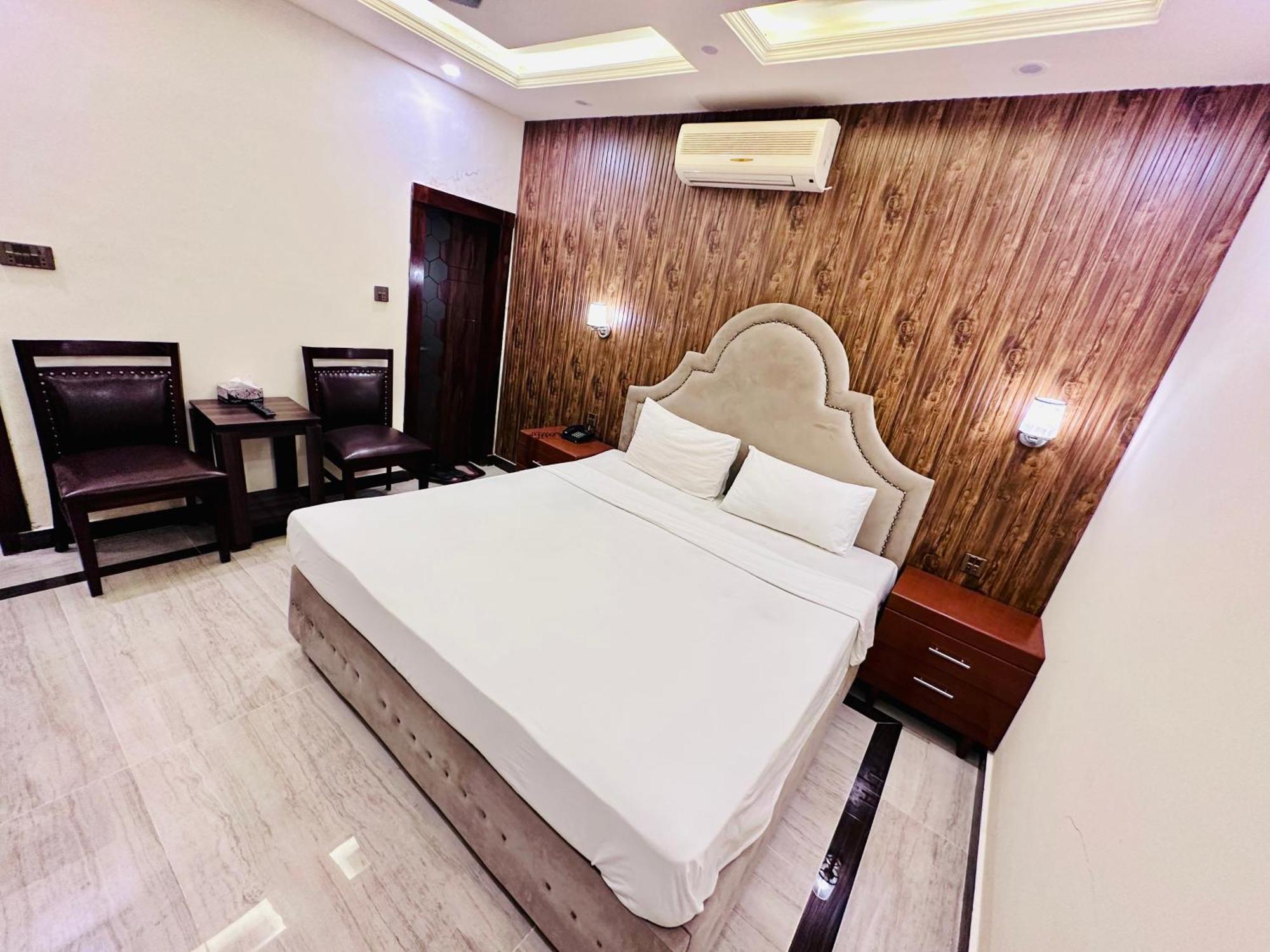 Blue Moon Continental Hotel Islamabad Bagian luar foto