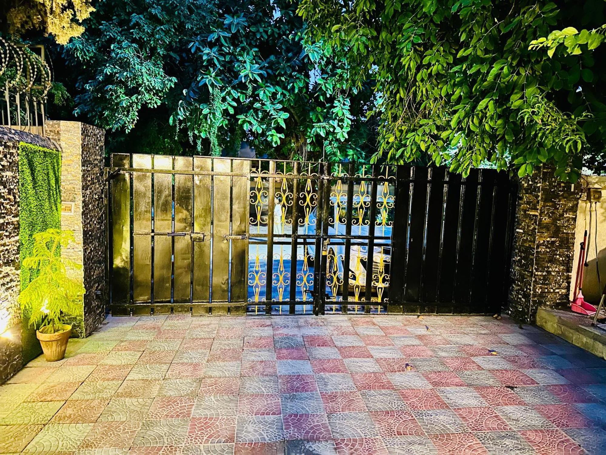 Blue Moon Continental Hotel Islamabad Bagian luar foto